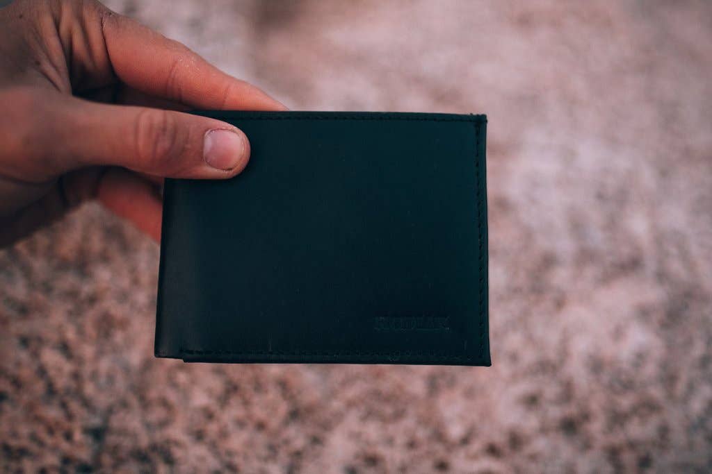 Bifold Leather Wallet: Antique Brown