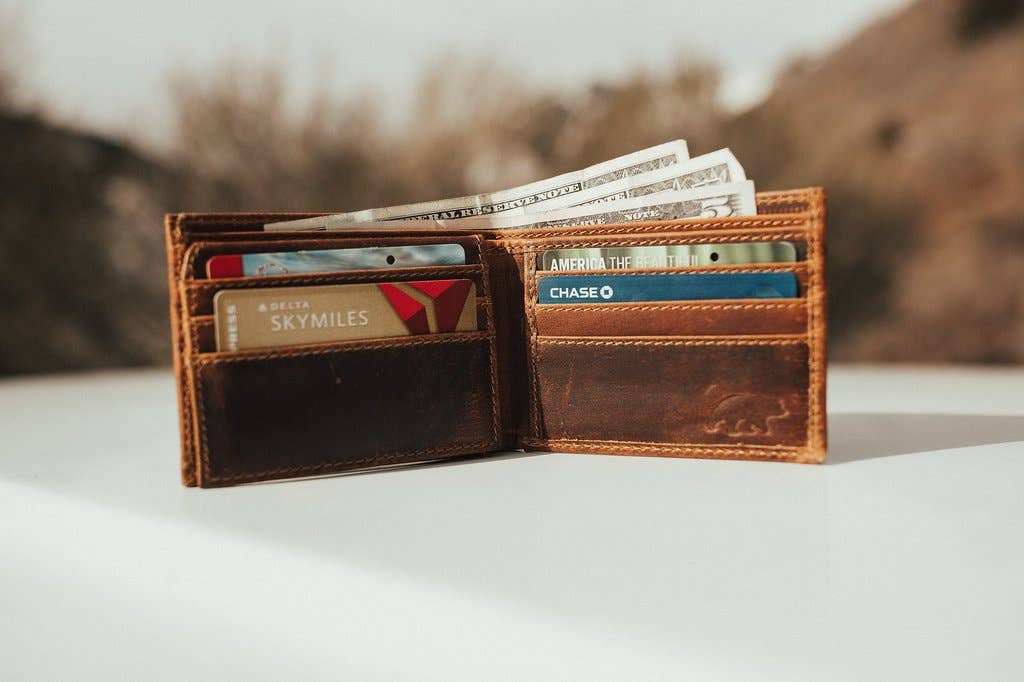 Bifold Leather Wallet: Antique Brown