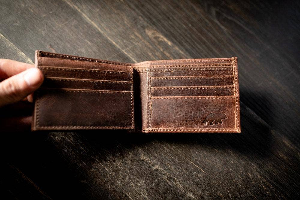 Bifold Leather Wallet: Antique Brown
